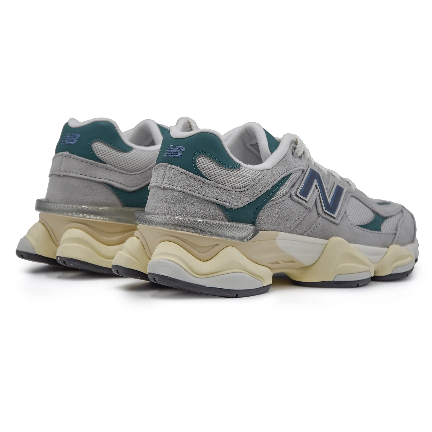 Sneakers Donna New Balance 9060HSM Grigio Dall'Estetica Futurista - Image 4